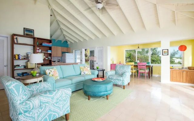 Island Paradise: Secluded Beachfront Retreat With Pool