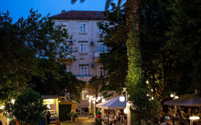 Hotel Sumratin