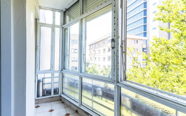 Spacious Flat w Balcony 3 min to Kadikoy Square