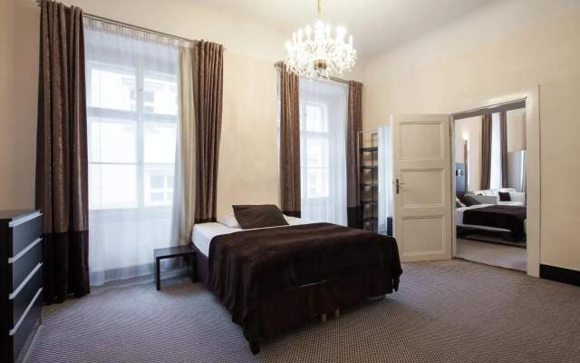 Old Town Square Residence by Emblem