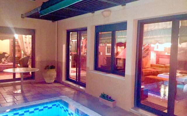4-seasons pool villa near Meteora