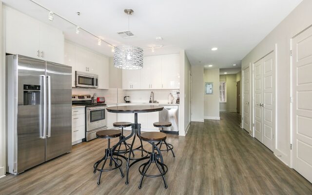 Spacious 4BR Condo Near French Quarter