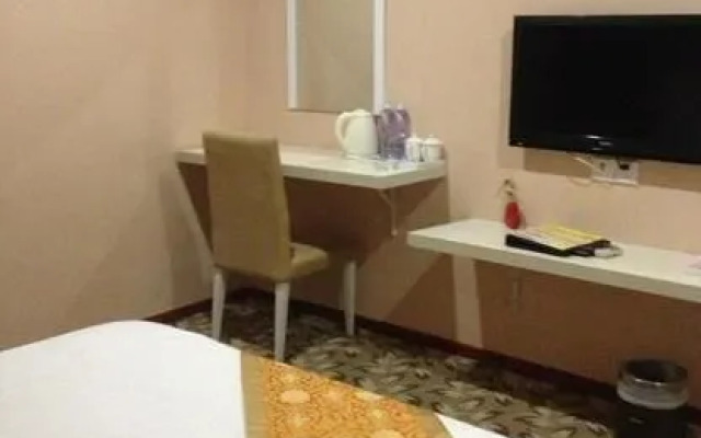 St. Lena Hotel (Shenzhen Qinghu Metro Station)