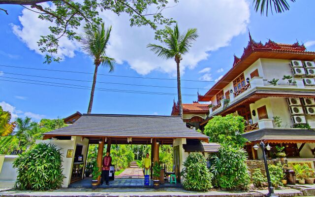 Hotel by the Red Canal