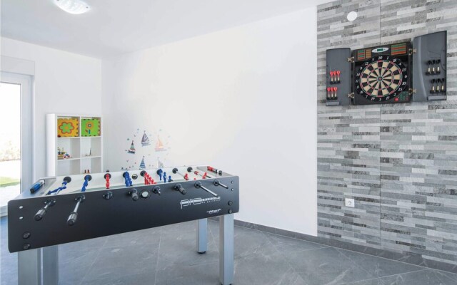Nice Home in Medulin With Wifi and 5 Bedrooms