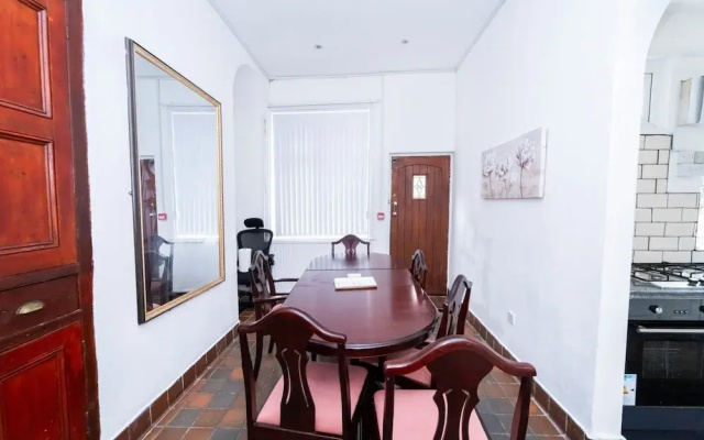 3 Bed House - Sleeps 11 - Pets - Wifi