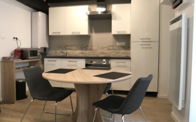 Bel Appartement Avec Cour Privative