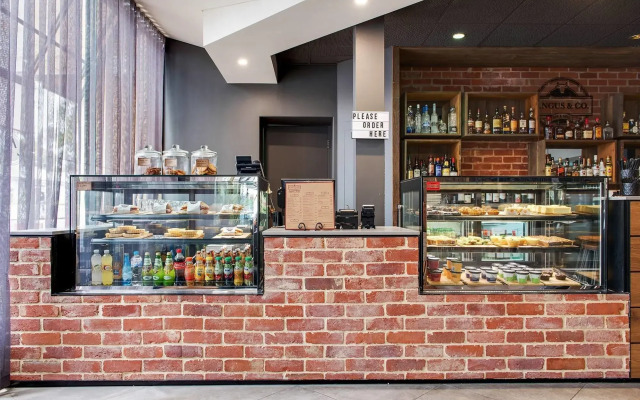 Comfort Hotel Adelaide Meridien