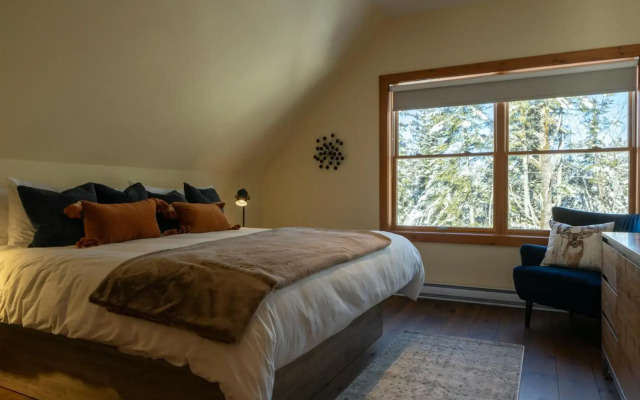 4-Bedroom Chalet Fraternite in Lac-Superieur Tremblant