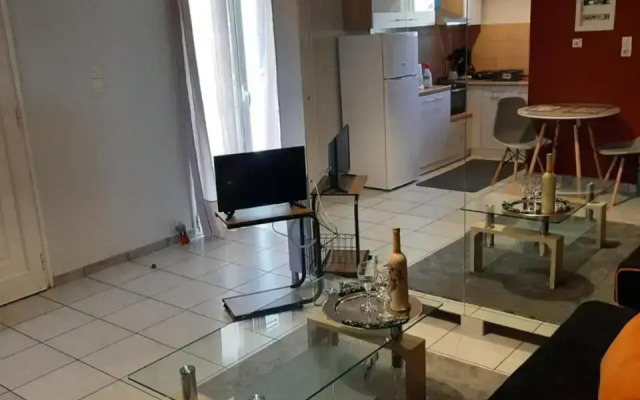 Crystal Cherry Apartment