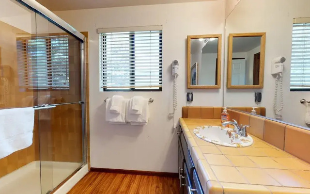 Snowflower 20 Pet-Friendly, Spacious Corner Unit With Great Complex Amenities by RedAwning