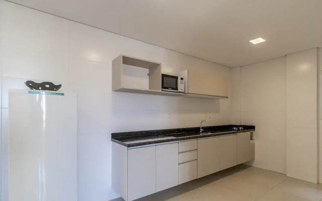 IAPs Apto 140m da praia Floripa