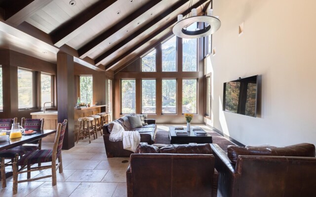 Bronson by AvantStay | Sleeps 17! On the Slopes! Squaw Valley w/Hot Tub&Fire Pit