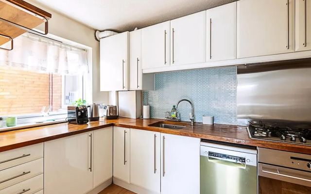 Quiet and Cosy 2-bed in Wimbledon