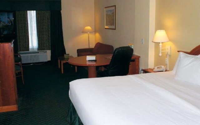 科文頓拉昆塔套房酒店(The Chateau Hotel Covington)
