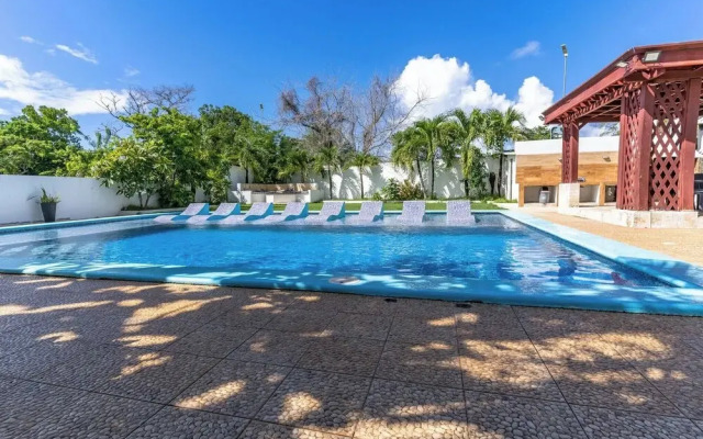 Natural Pool Villa Perfect for Families