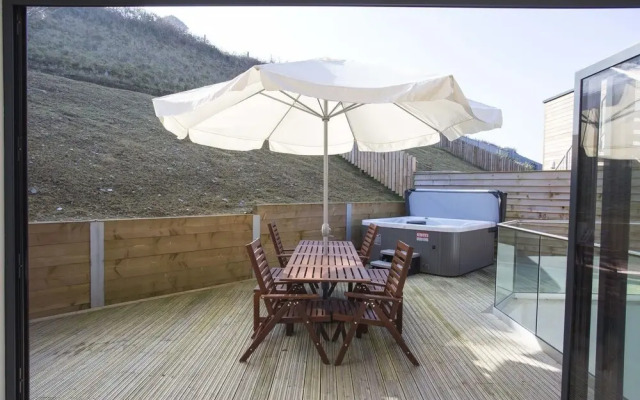 4 bed beach house with hot tub