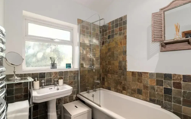 Stylish 1 bed Near Greenwich for 4!