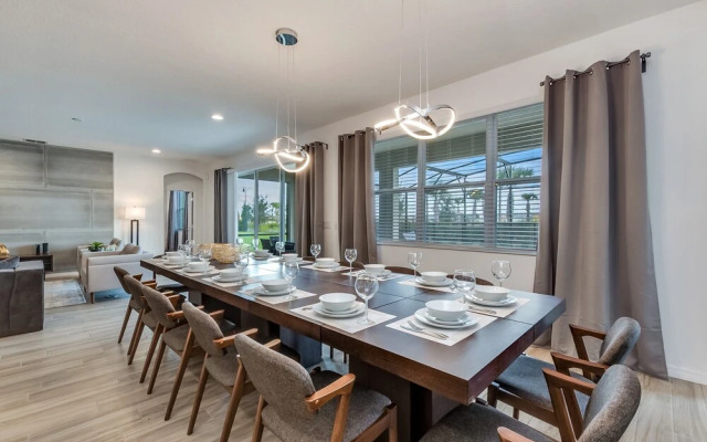 14 Bdrm 11 Bath Villa For 30