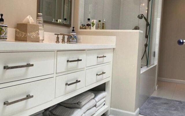 Charming 4-bed Villa in Malibu