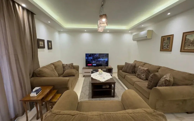 CK 1108 Spacious 2BR Apt 2BA Near Airport