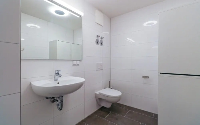 Nice and clean hostel room for 3 2C