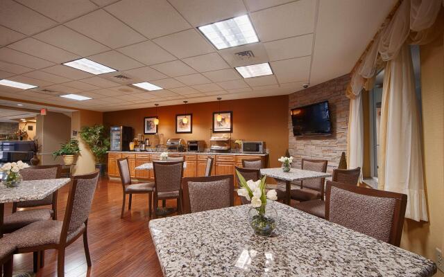 Best Western Plus New England Inn & Suites
