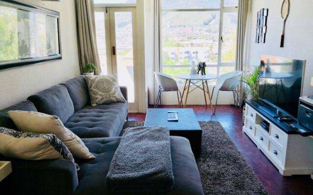 Peaceful 1 Bedroom Apartment in Tamboerskloof