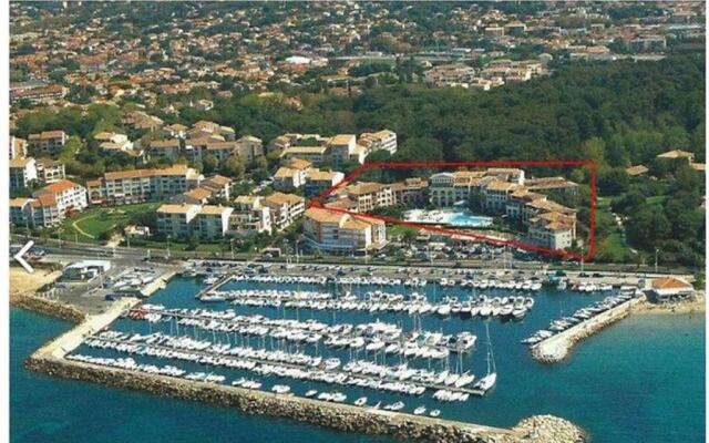 Appartement T2 avec piscine a 100 m de la plage