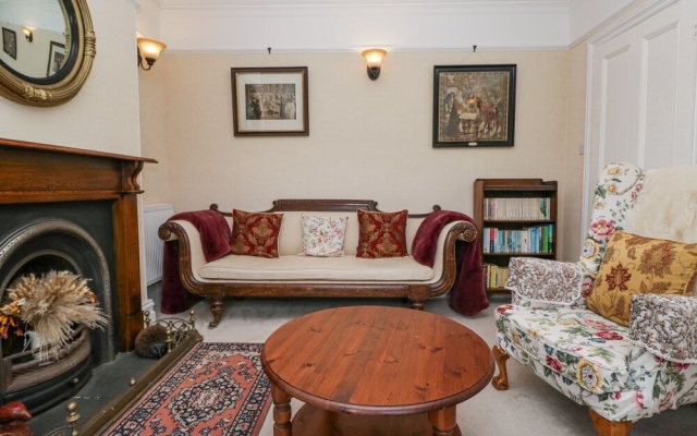 14 Castle Garth