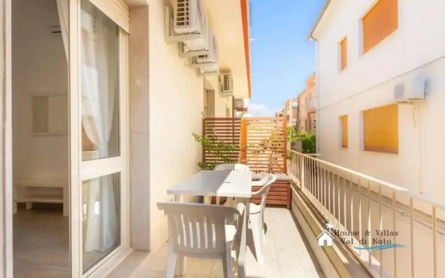 SR-F943-ULAG29A1 - Anita Apartment