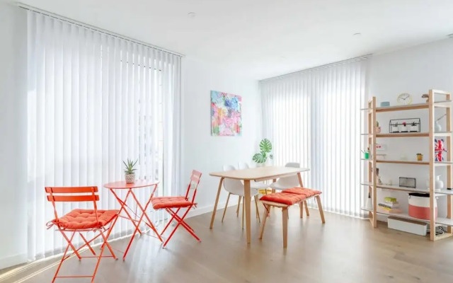 Stylish 2BD Oasis W/balcony South East London!