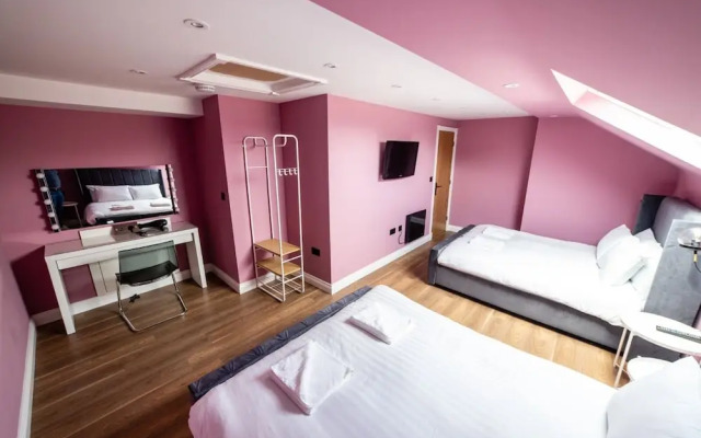 Hollywood Suite Sasco Apartments