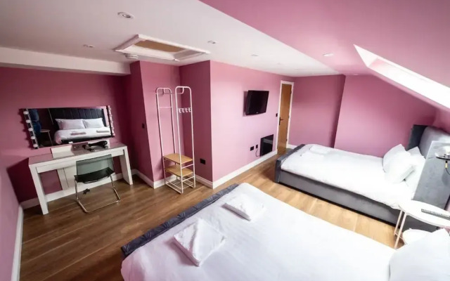 Hollywood Suite Sasco Apartments