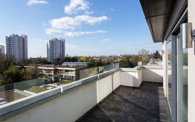 Modern Apartment in London With River Graveney Nearby