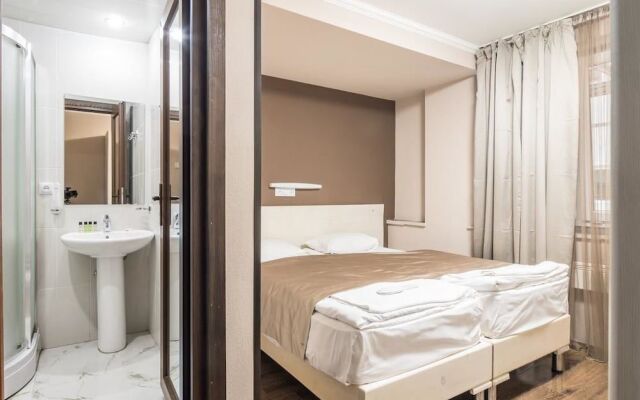 Hotel Tbilisi Central by Mgzavrebi
