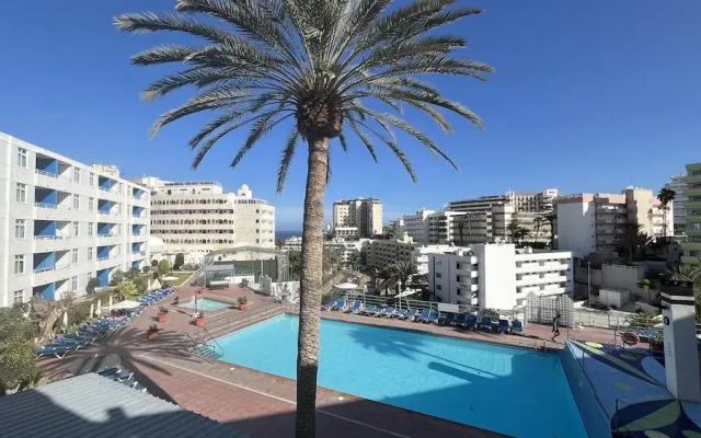 Renovated Apartment by the Beach and Yumbo Centre