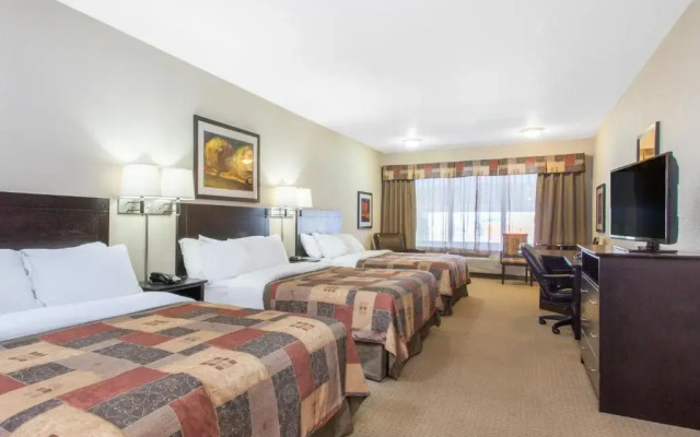 Ramada Pincher Creek