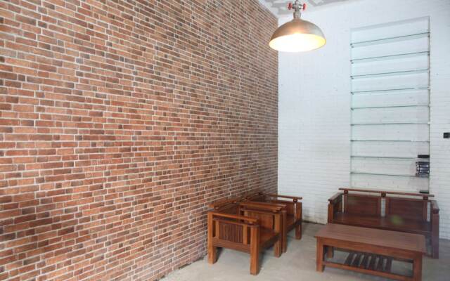 RedDoorz near Plaza Marina 2