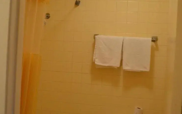 Granbury Inn & Suites