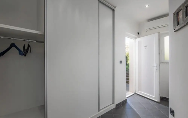 Quiet City Apartment Dexa