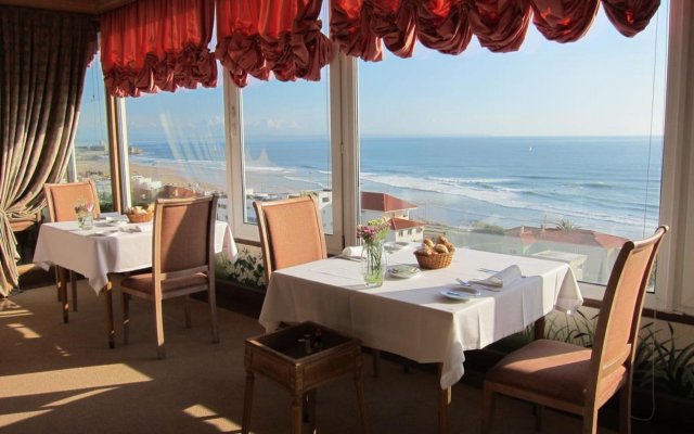 Carcavelos Beach Hotel