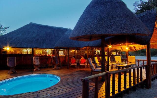 Dinaka Lodge
