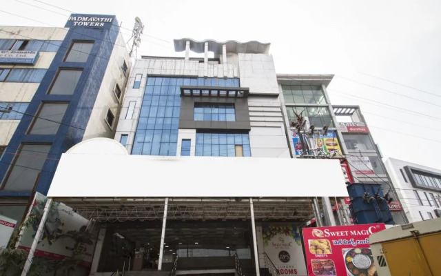 Sree Chandana Hotel by OYO Rooms