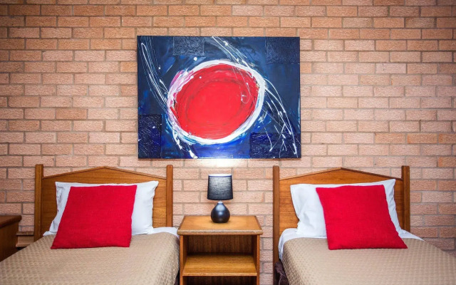 Golden Chain Aalana Motor Inn