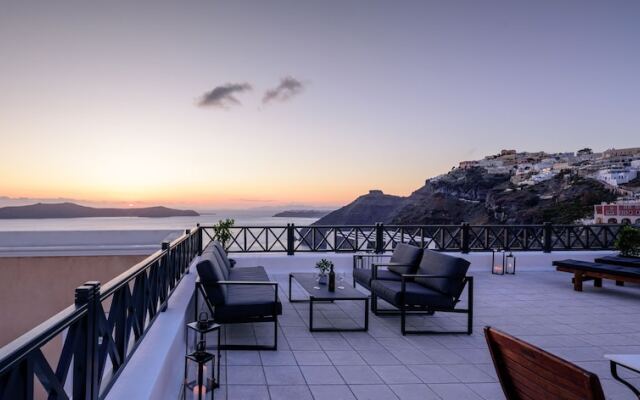 Firalia, Casa In Rock Suites