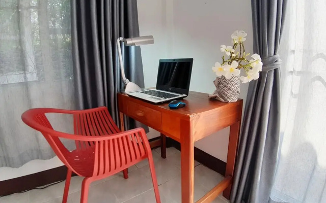 Mj House Stay with guest and host