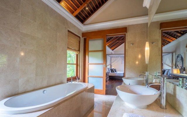 Cliffront Tropical Villa Cantik
