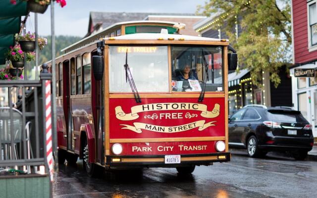 3 Kings Mountain Vista 2 Bedroom Home by RedAwning