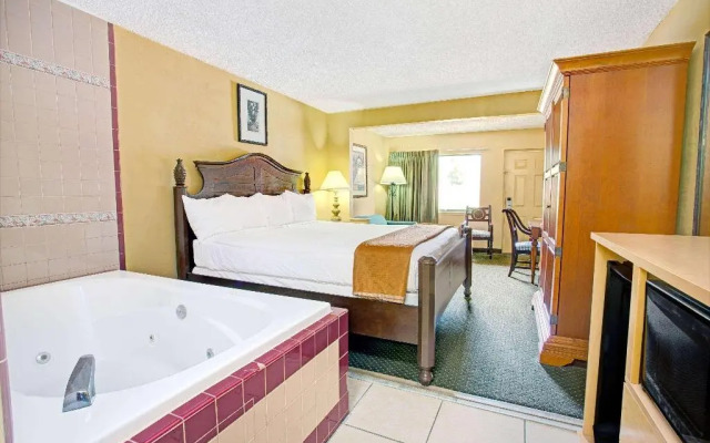 Travelodge Suites by Wyndham Kissimmee Orange